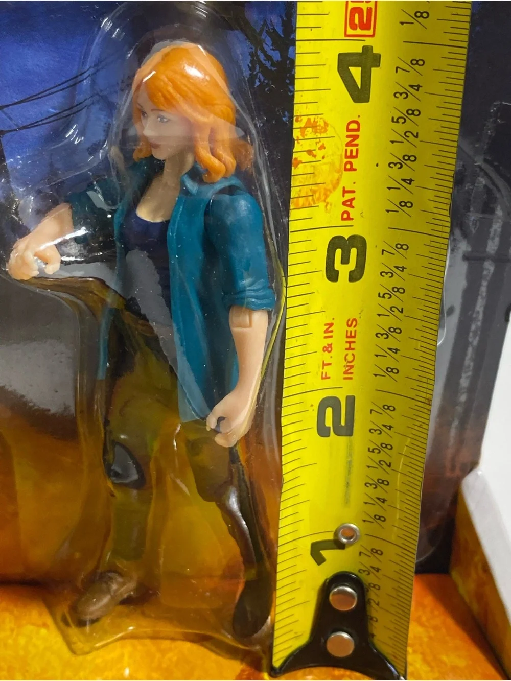 JURASSIC WORLD DOMINION CLAIRE &DILOPHOSAURUS 2021